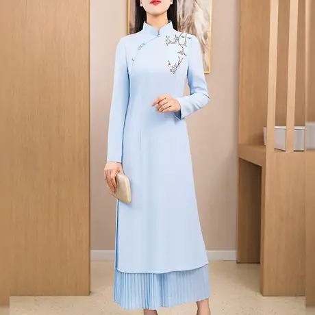 新中式改良旗袍女春秋2024年新款中年妈妈时尚气质蓝色刺绣连衣裙图片